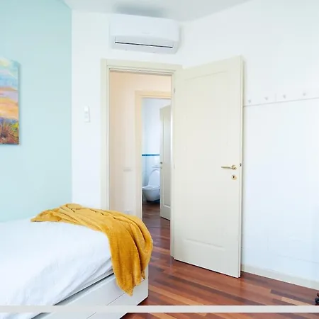 Domus Liuto Apartment *